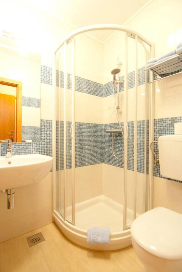 Dornberk Kraljic - Primoz Cotar Bed & Breakfast エクステリア 写真